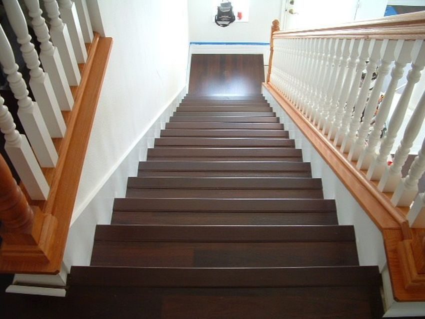 laminate-floor-on-the-stairs