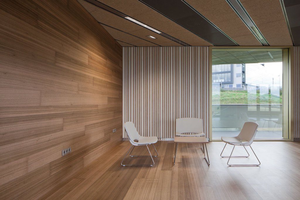 wood-flooring-on-the-wall