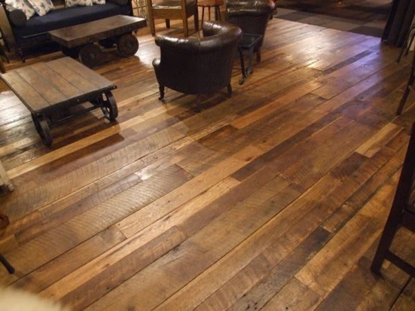 what-is-the-right-wood-flooring-for-restaurants-and-pubs