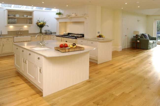 https://esbflooring.com/wp-content/uploads/2020/07/wood-flooring-in-the-kitchen.jpg