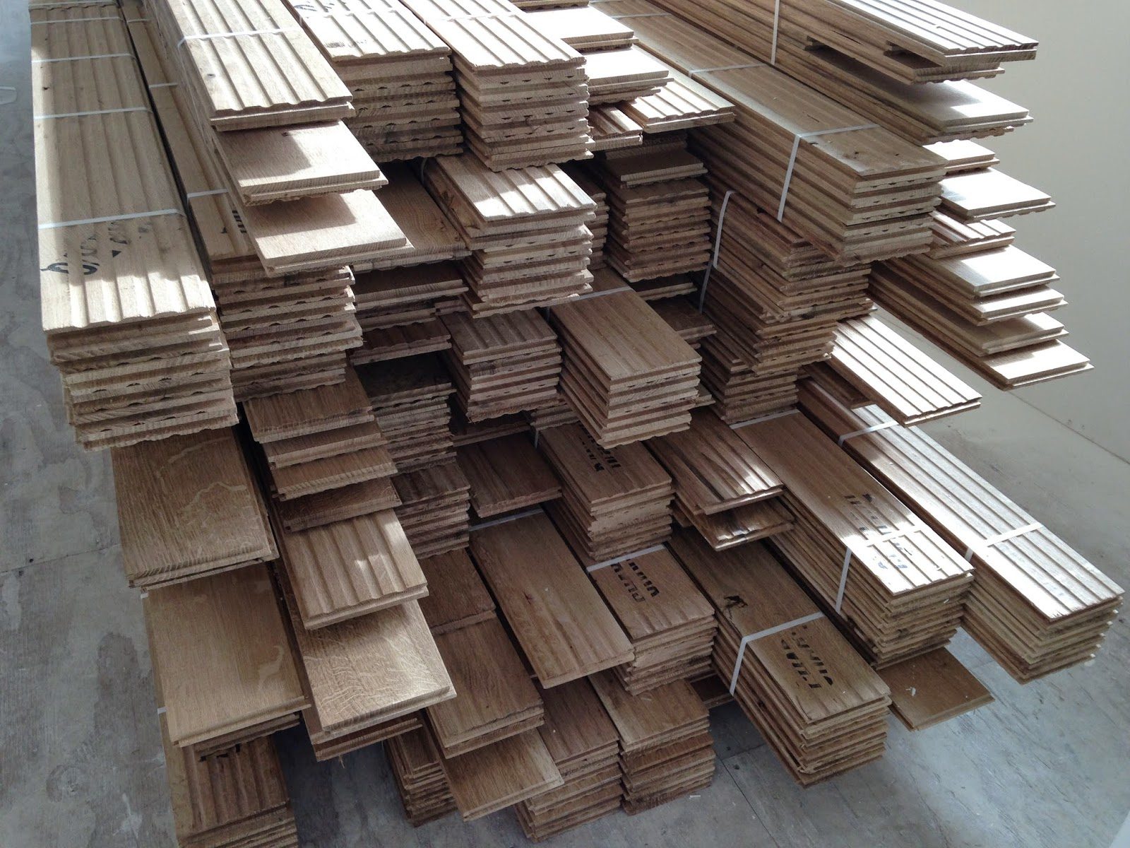 acclimating_the_floor|acclimataing_flooring|acclimation_the_floor_boards_in_the_boxes