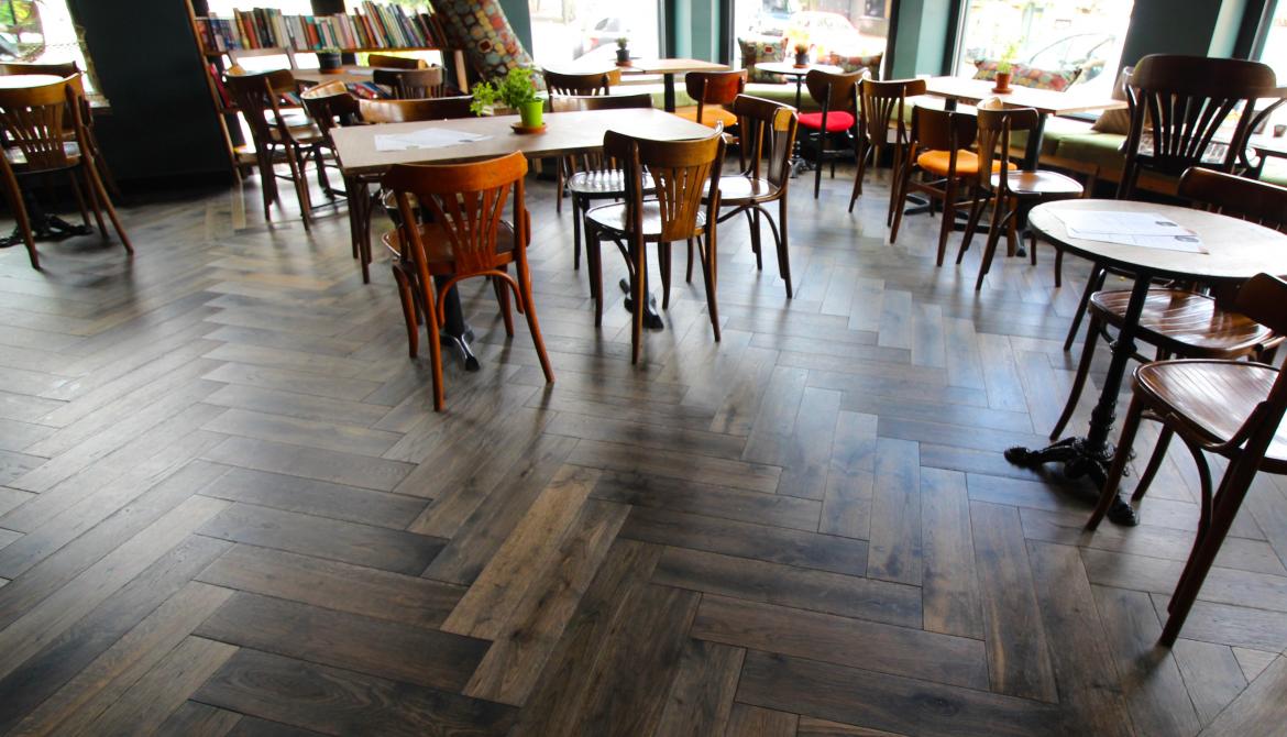 french-oak-herringbone-in-the-restaurant|french-oak-herringbone|french-oak-chevron|french-oak-flooring-planks
