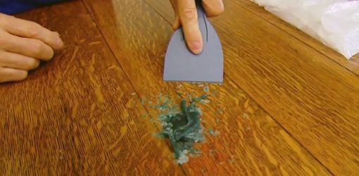 removing-candle-wax-from-the-wood-flooring 