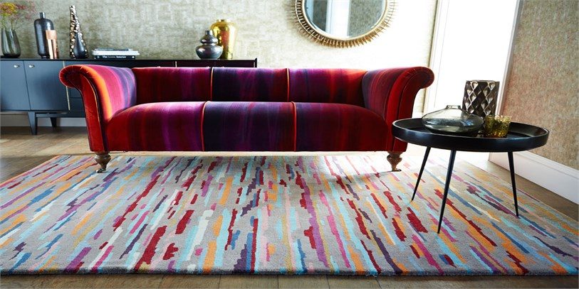 sofa-and-rug-in-the-living-room|furniture-in-the-room|rugs-in-the-room