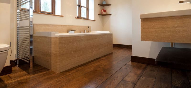 choosing-wood-flooring-for-the-bathroom|oak-flooring-in-the-bathroon|oak-wood-flooring-in-the-bathroom|rustic-oak-flooring-in-the-bathroom