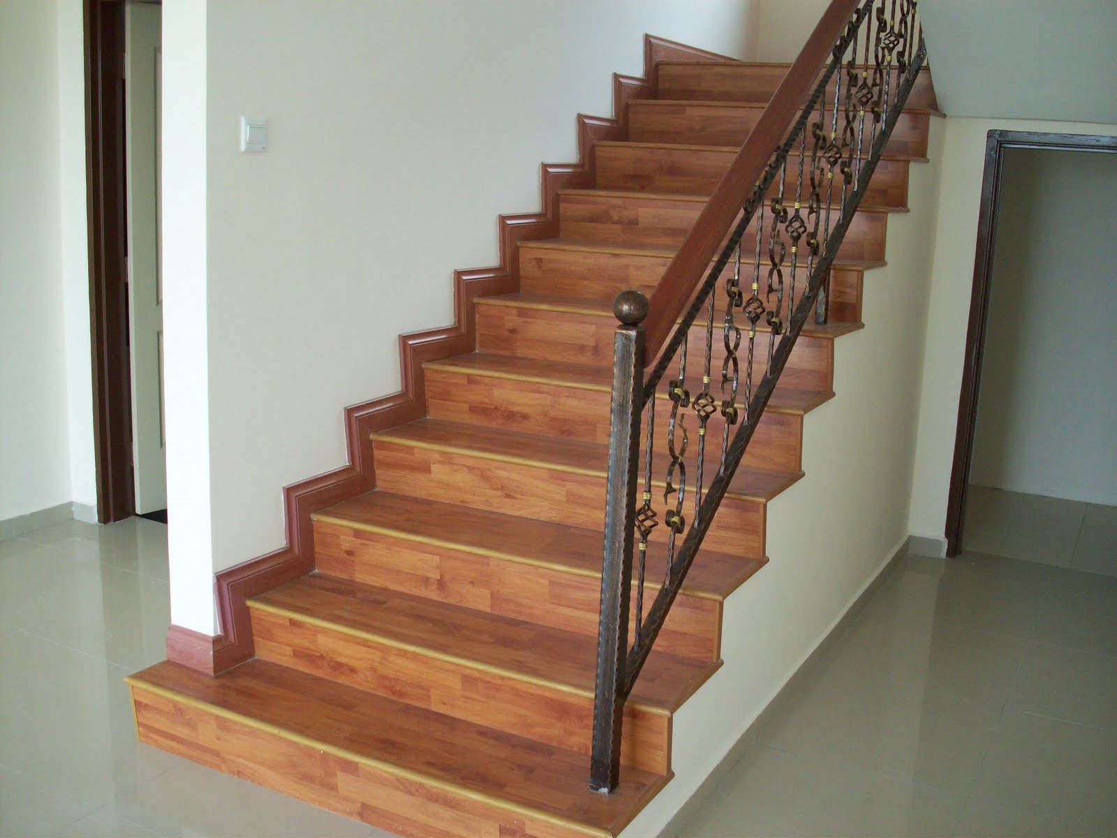 wood-flooring-on-staircase-fitting